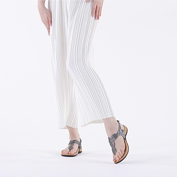 Athlefit Women's Orthopedic Arch Support Sandals, gray/silver size 8 like new - Picture 1 of 8